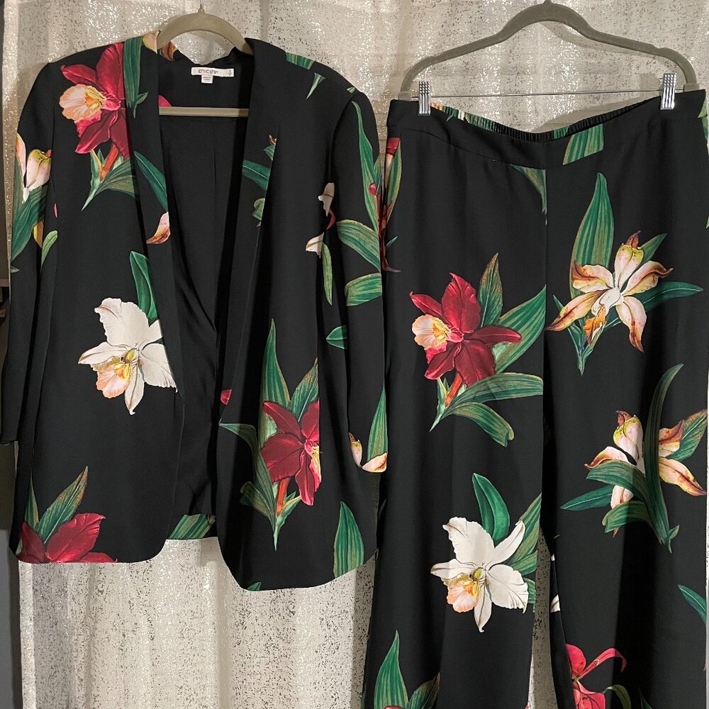 Chicos's Floral Suit Size 3 = L/XL